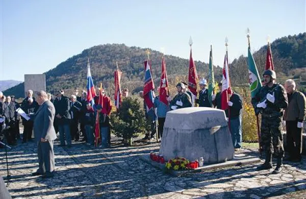 Pivški borci so z žalno slovesnostjo počastili spomin na mrtve. 
