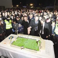 Slavnostna torta je bila kajpak v obliki stadiona.