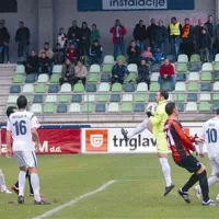 Novogoričana Gregor Balažic (levo beli) in vratar Vasja Simčič sta bila med junaki derbija
