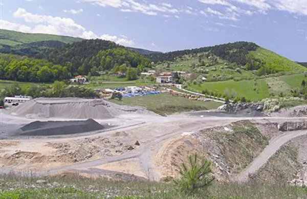 39-letni varnostnik iz okolice Ajdovščine je nameraval ukrasti 500 litrov goriva iz kamnoloma Laže