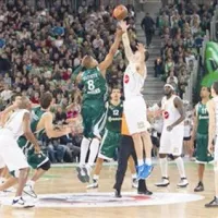 Odločitev o zmagovalcu je padla dobri dve sekundi pred koncem, ko je Dimitris Diamantidis zgrešil tretji prosti met, ki bi pomenil drugi podaljšek.