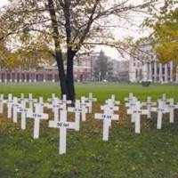   Po prireditvi so križe  postavili v obliko puščice, s čimer so želeli opozoriti na hitrost, najpogostejšo spremljevalko vožnje pod vplivom alkohola
