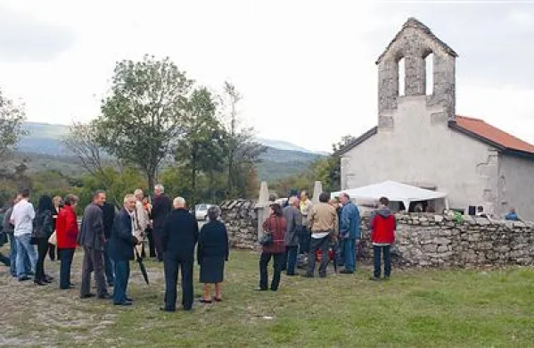 Obnovljena cerkev in nov va&scaron;ki dom