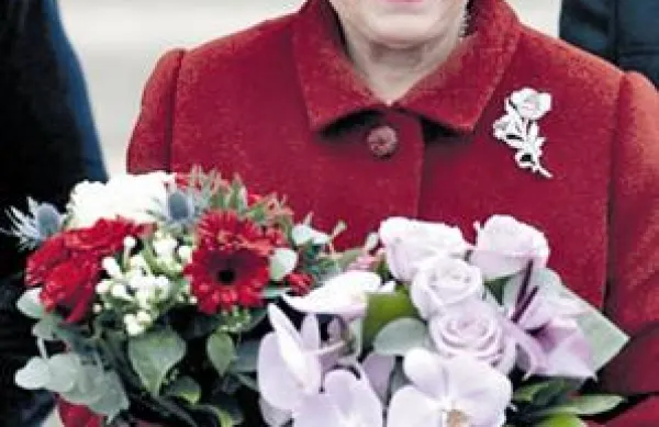Kraljica Elizabeta je odprla svoj račun na Facebooku, a to še ne pomeni, da lahko postanete njen prijatelj