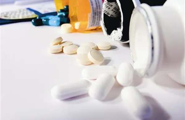 Zloraba  antibiotikov lahko prinese zelo hude posledice, saj se lahko  primeri, da bodo ljudje v prihodnje umirali zaradi bakterijskih okužb, ki jih za zdaj še uspevamo  učinkovito zdraviti z antibiotiki.