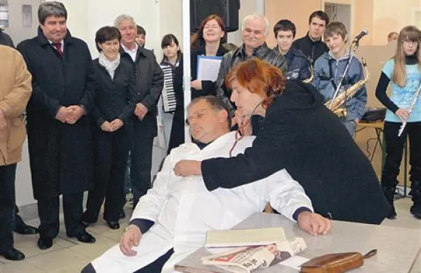 Za smeh sta na otvoritveni slovesnosti poskrbela Bruno in Leda Kocjan. 