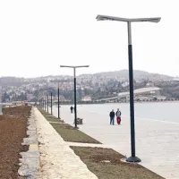 Na zelenice med ulično razsvetljavo bodo zasadili niz istrskih hrastov. 