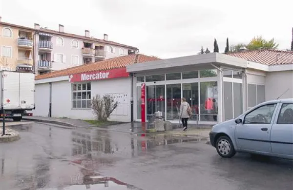 Trgovino naj bi zaprli za približno mesec dni.