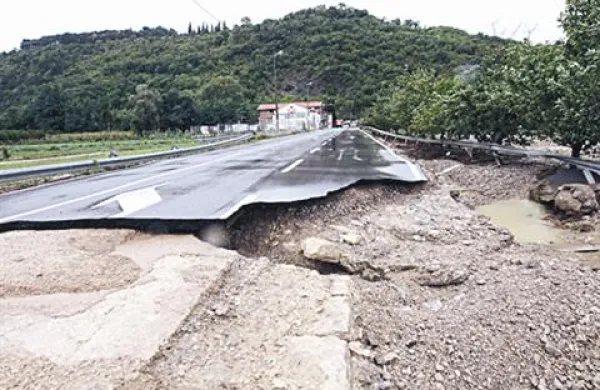 19,4 milijona evrov &scaron;kode na cestah in železnicah