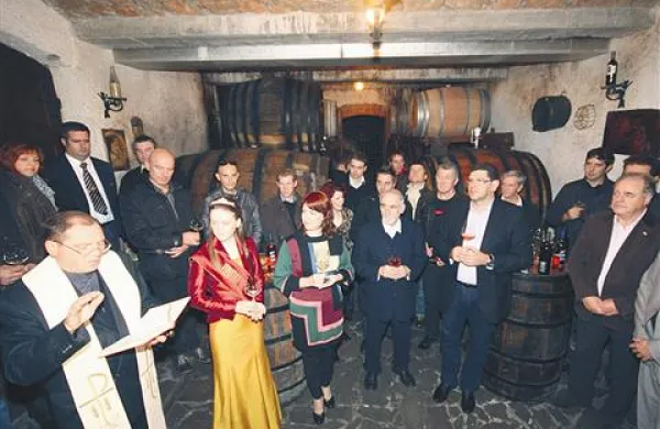 Bratovščina svetega Martina je včeraj vino krstila v kraju  Sveti Martin