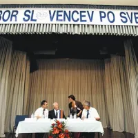 Kremžar na taboru izseljenske organizacije Slovenija v svetu, ki je vzela ime iz njegovih verzov “Slovenija, moj dom brez mej, ker nosim te s seboj, kjer rod je moj, kjer sin je tvoj, tam si Slovenija!” Prireditev je bila v isti dvorani škofovih zavodov v Šentvidu nad Ljubljano, kjer je bil mladoletni Kremžar po koncu druge svetovne vojne zaprt in mučen