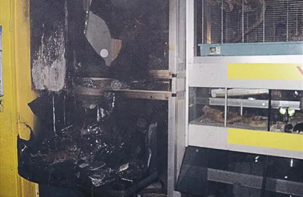Zaradi električnega stika je zagorel eden od akvarije, prostor je zajel gost dim, zaradi katerega je umrlo več malih živali