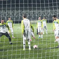 Za uvod v sinočnji trening so Kekovi varovanci odigrali “pepčka”. Na levi strani je Samir Handanović, na desni Branko Ilič, v sredini Mišo Brečko.