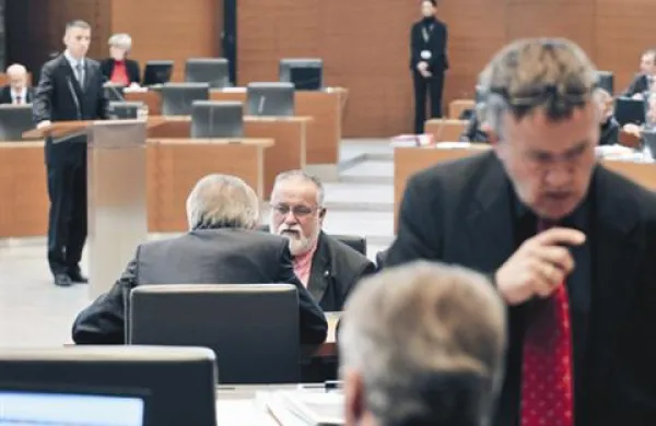 Danes so v parlamentu ponovno sprejeli zakon o malem delu