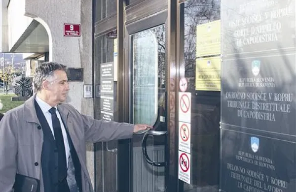 Tomaž Gantar  ob včerajšnjem prihodu  na koprsko sodišče, kjer so mu začeli soditi zaradi zadeve eritropoetin.