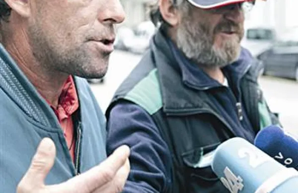 Banke so se po poročanju Dnevnika nemudoma usedle na izplačila in jim odtrgale obroke za posojila, ki jih je Vegrad odtegnil od plač delavcev, a nato ne nakazal naprej bankam.