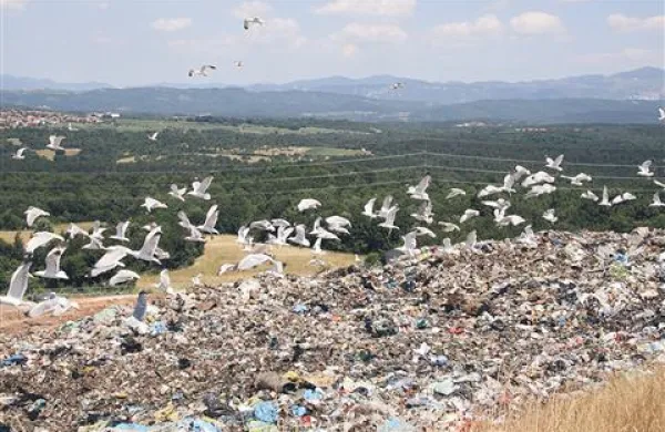 Na sežanski deponiji naj bi odlagali odpadke največ do leta 2015, pa še za to bo treba pridobiti dovoljenje