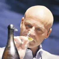 Dragoceni šampanjec sta proizvedli hiši Maison Juglar ter Veuve Clicquot.