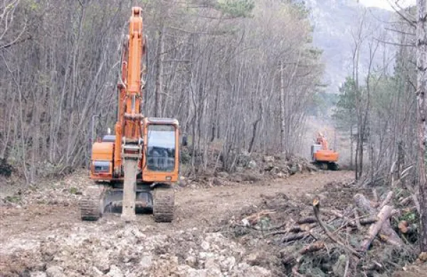Gradnjo intervencijske ceste mimo plazu Stogovce ovira slabo vreme