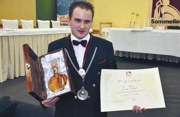 Najboljši somelje  za leto  2010 je postal 29-letni Jure Tomič iz Brežic, lastnik Ošterije Debeluh