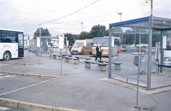 Ostarela zakonca sta nekaj dni spala celo na glavni avtobusni postaji v Kopru