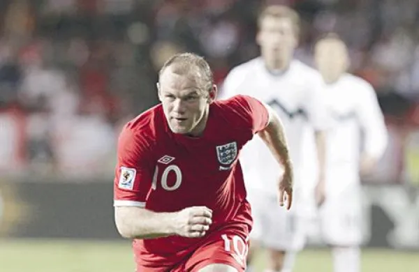Rooney v ekipi Uniteda ni bil od 16. oktobra, 22. oktobra pa je z njo   podpisal novo petletno pogodbo