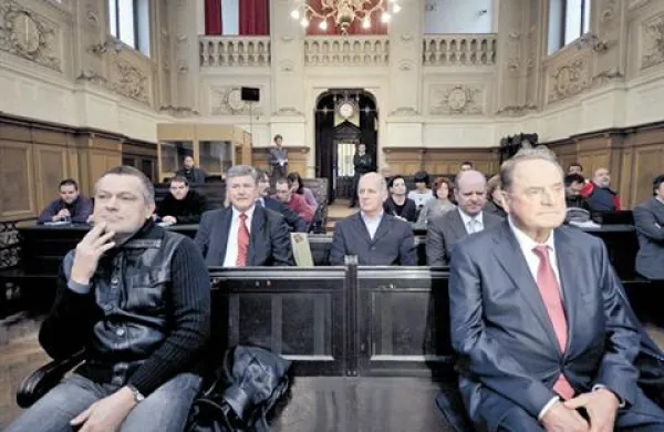 Generalni direktor Primorja Dušan Črnigoj in predsednik uprave SCT Ivan Zidar na današnji sodniški obravnavi.