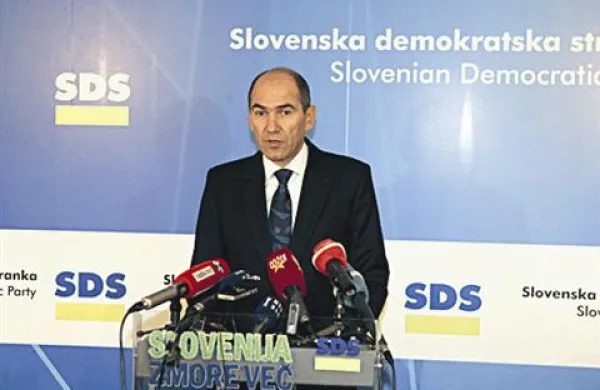 Janez Janša je na novinarski konferenci dejal, da sedanja vlada ni kos situaciji, v kateri se je znašla  