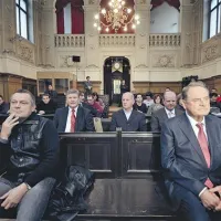 Za zdaj se še vse vrti okrog Ivana Zidarja, kajti izločitev prisluhov njegovemu telefonu, bi sesula tudi prisluhe telefonom ostalih obtožencev, med katerimi sta tudi Dušan Črnigoj (levo) in Hilda Tovšak
