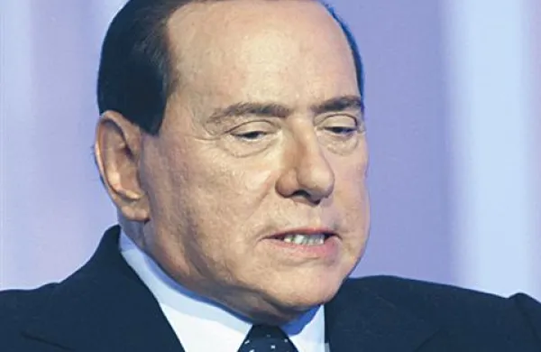 Silviu Berlusconiju vse bolj zmanjkujejo tla pod nogami.