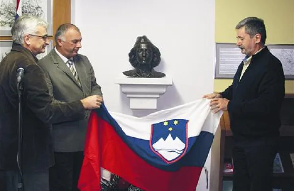 Doprsni  kipa dr. Pavle Jerina Lah