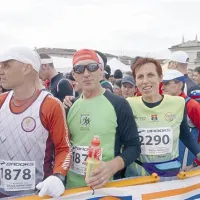 Jolanda Kofol čaka na start v družbi Podgorca Zdenka Filipiča (v sredini) in Koprčana Mira Peternelja