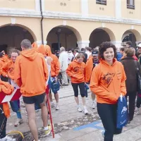 Letošnje darilo tekačem, oranžno gornje oblačilo, je bilo posrečeno izbrano