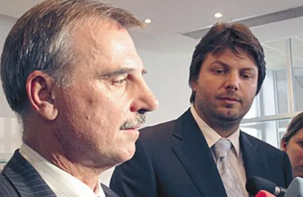 Direktor Mersteela Darko Gregorič in predsednik uprave Merkurja Blaž Pesjak sta se zavezala k ugodni rešitvi. 