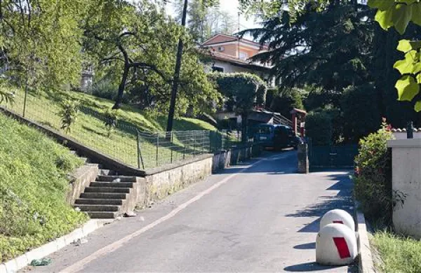 V začetku tedna se je na koprskem sodišču spet  začelo sojenje Danijeli M., ki je pred štirimi leti na Letoviški poti v Žusterni povozila svojega moža