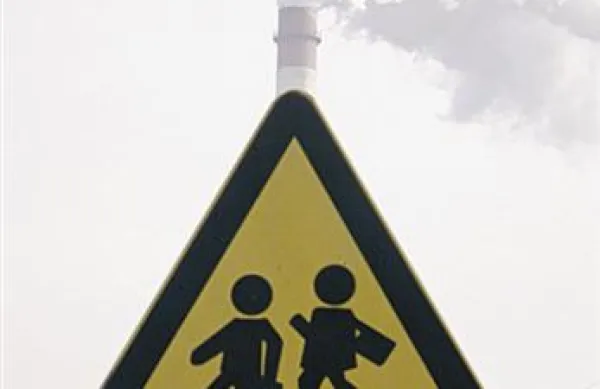 Poleg industrijskih toplogrednih izpustov in ogljikovega dioksida, strokovnjake skrbi tudi morebitno povečanje izpustov metana s permafrosta in močvirij zaradi globalnega segrevanja ozračja.