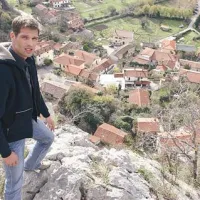 Dva materina bombona sta bila vse, kar je Andrej Modic, sin preminule slikarke,  našel na usodni skali nad Ospom.