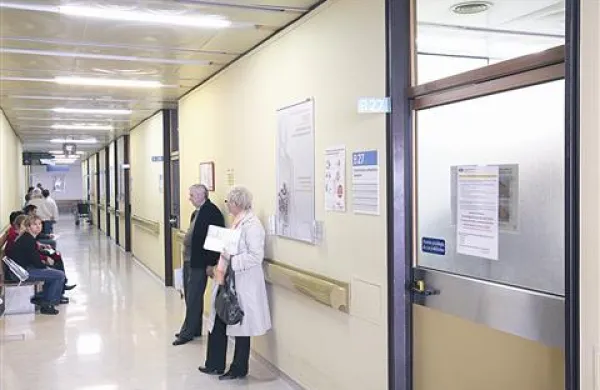 Med tednom je ponoči obisk pričakovan, minuli vikend pa so skupno urgenco oboleli dobesedno oblegali