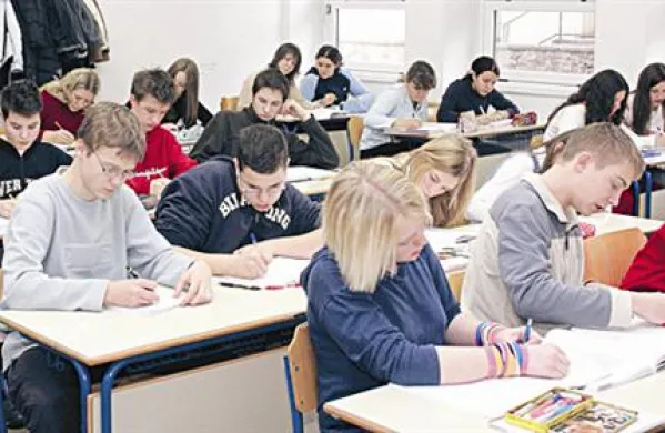 Društvo Legebitra je v izjavi za javnost obrazložilo, da delavnice vedno pripravljajo in izvajajo v sodelovanju s šolo in učitelji, njihove vsebine pa so javne in dostopne vsakomur. 
