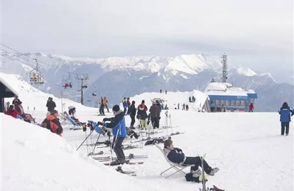 Na smučišču, ki ga  bodo odprli sredi decembra (prizor je iz lanske sezone), je že več kot meter snega.
