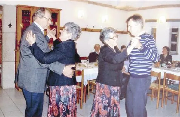 Za 80. rojstni dan se je zavrtela v ritmu dunajskega valčka