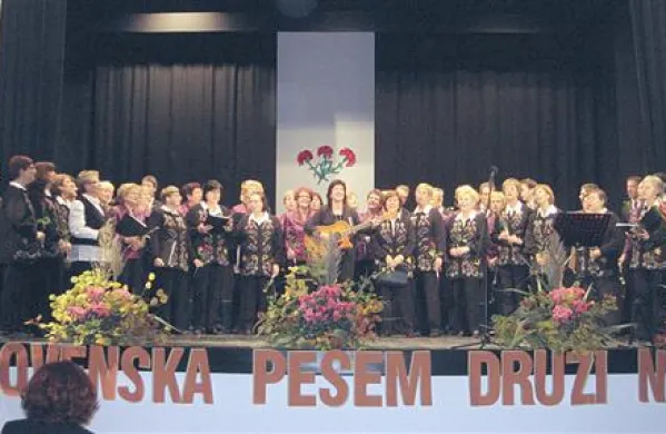 V prenovljenem zadružnem domu je zadonela slovenska pesem