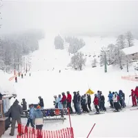 Priročni Javornik na majhnem prostoru ponuja  dovolj  za majhne in velike smučarje in deskarje