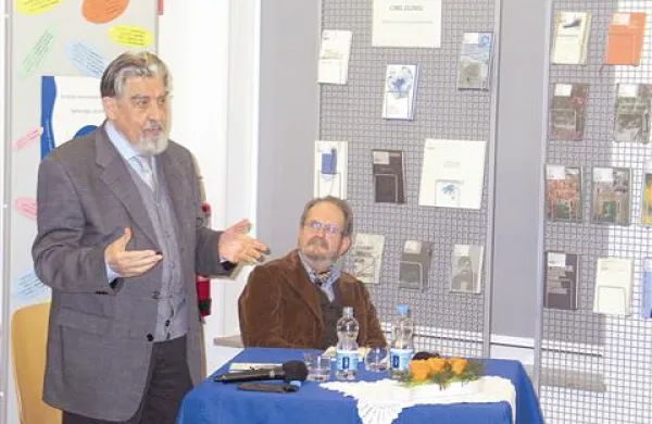 Gost večera Ciril Zlobec (levo) in pesnik Marko Kravos