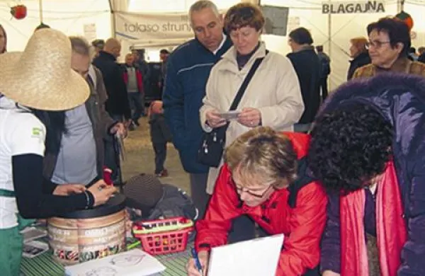  Prva predstavitev integrirano pridelane zelenjave je bila  na Dnevih kakija v Strunjanu