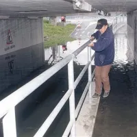 Tako so  se ograje oklepali pešci, ki so želeli na drugo stran podhoda