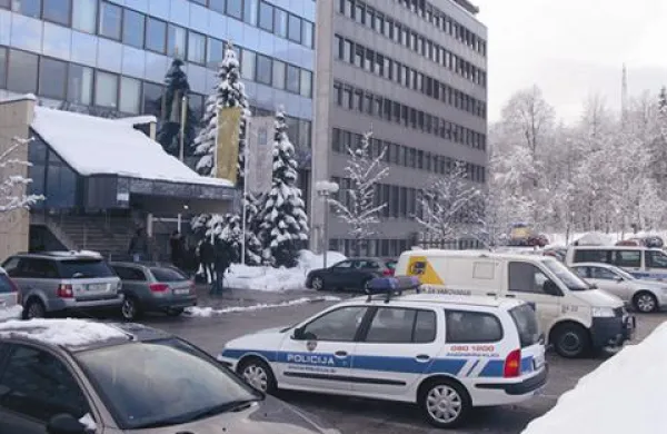 Policijska preiskava o sumu nezakonitega prevzema Merkurja v času Kordeževega poslovodstva, traja približno dva meseca.