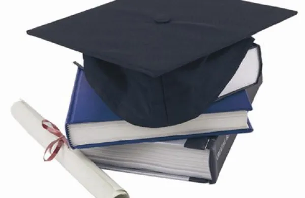 Delodajalci morajo v osmih dneh po opravljeni diplomi zaposliti diplomante, ki so se pri njih usposabljali kot absolventi. 