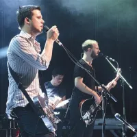 Harry McVeigh in Charles Cave na odru Kina Šiška - brez suknjičev