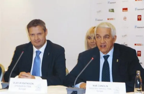 Olaf Rafnsson in Nar Zanolin med razglasitvijo odločitve, da bo evropsko prvenstvo v košarki leta 2013 pripravila Slovenija